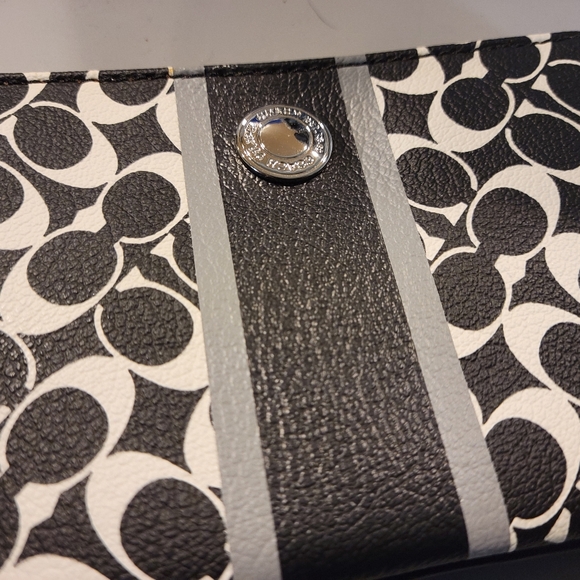 Coach Classic C Wristlet - Picture 5 of 6